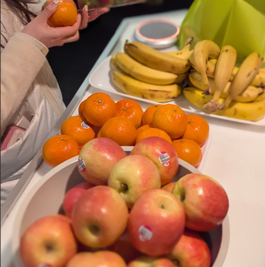 Fruit on table 