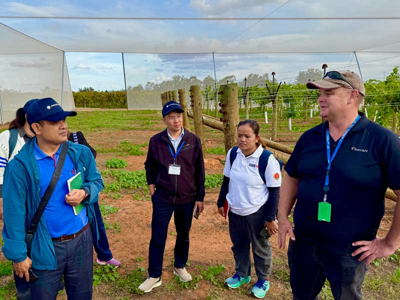 SuniTAFE SMART Farm senior manager Matt Wilson leading the study tour group on a tour of the Cardross farm