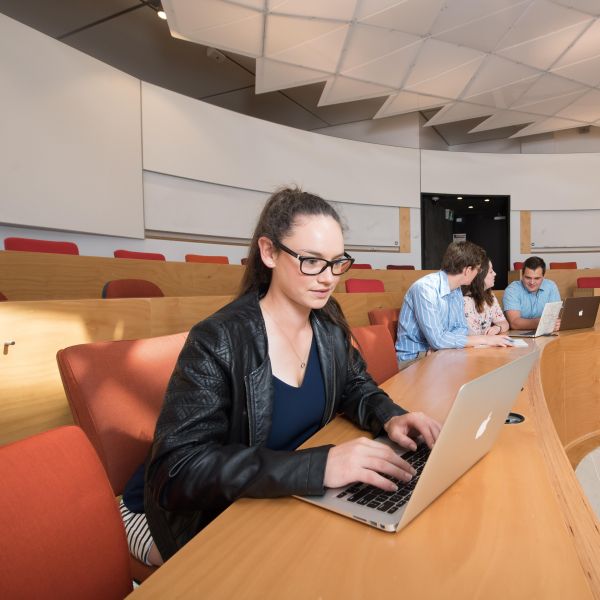 Master Reference Management with EndNote Student in lecture theatre
